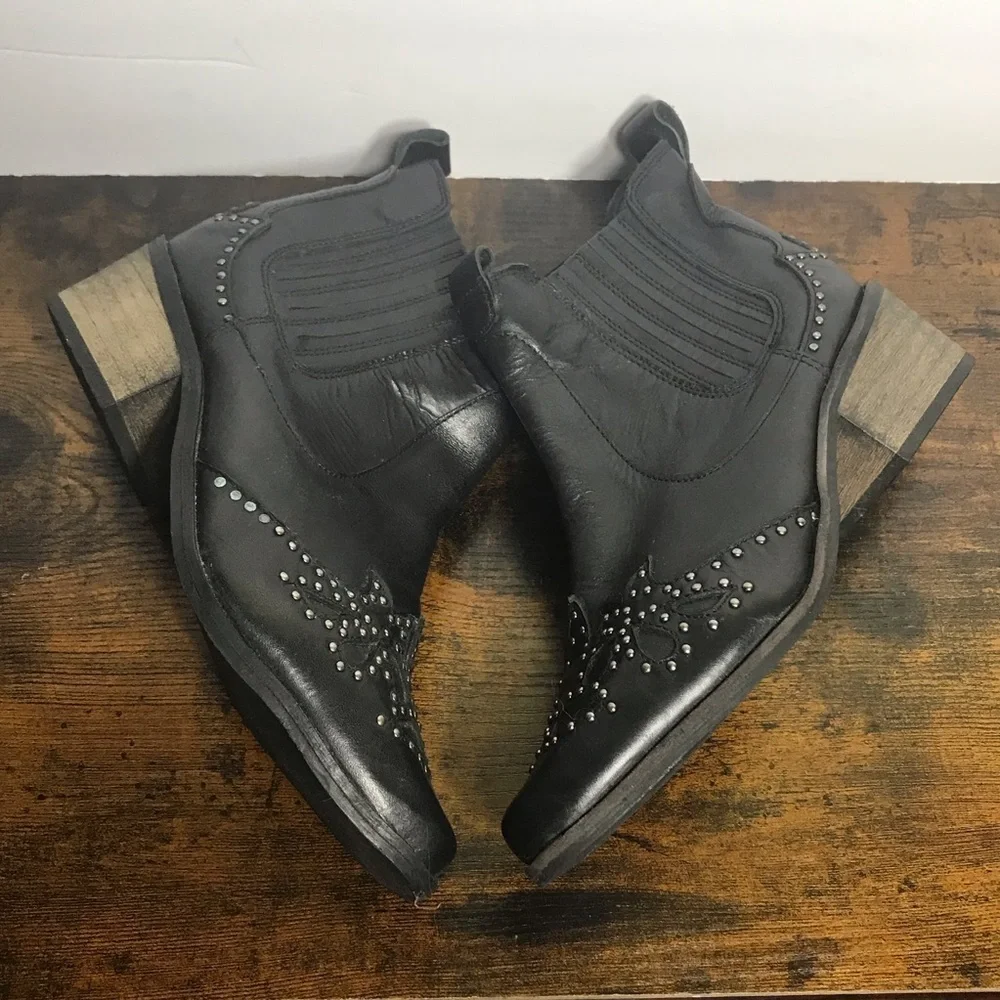 Matisse Amuse Society Back Stage Western Ankle Booties Womens 6M Black Studded